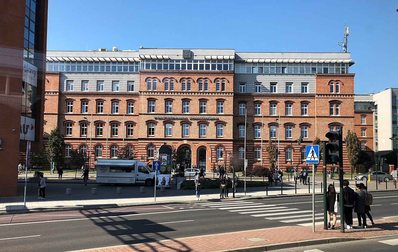 Ceglany gmach Politechniki Krakowskiej przy ul. Warszawskiej w Krakowie