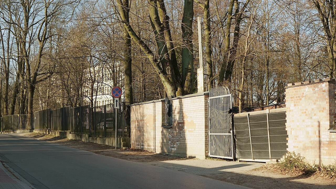 Ul. Sosnowiecka: nowy chodnik, kanalizacja i oświetlenie do marca 2027
